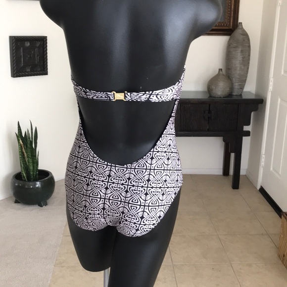 One piece swimsuit - Picture 2 of 4